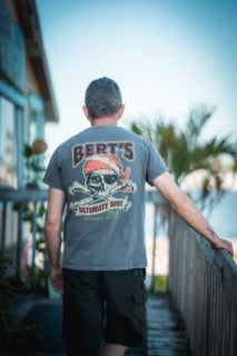 Berts Ultimate Dive Bar T-shirt - Unisex