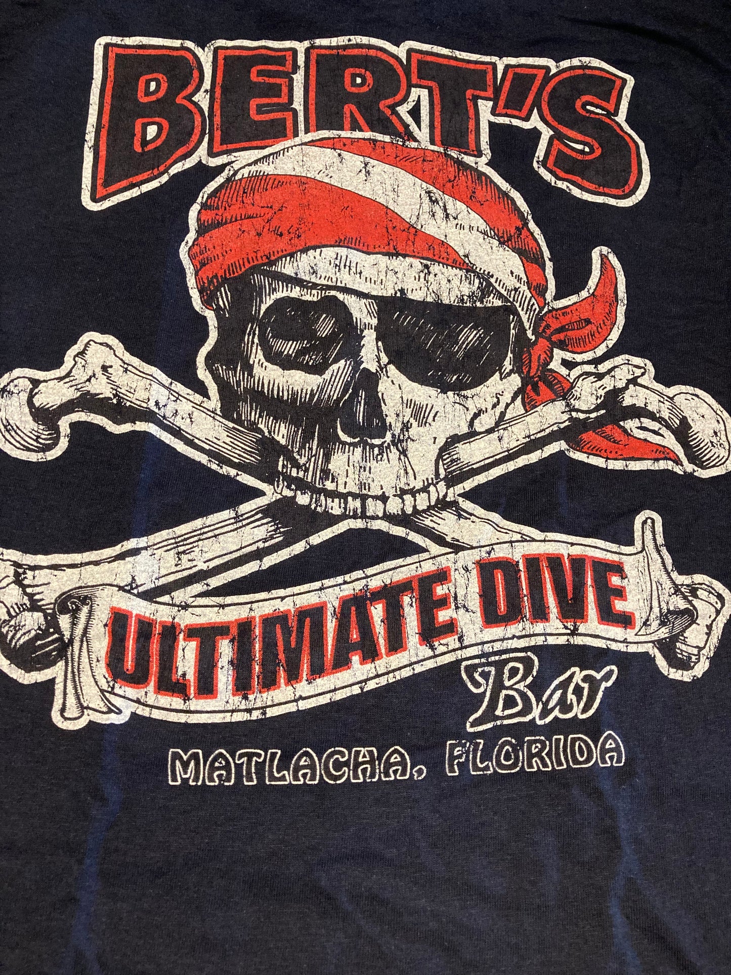 Berts Ultimate Dive Bar T-shirt - Unisex